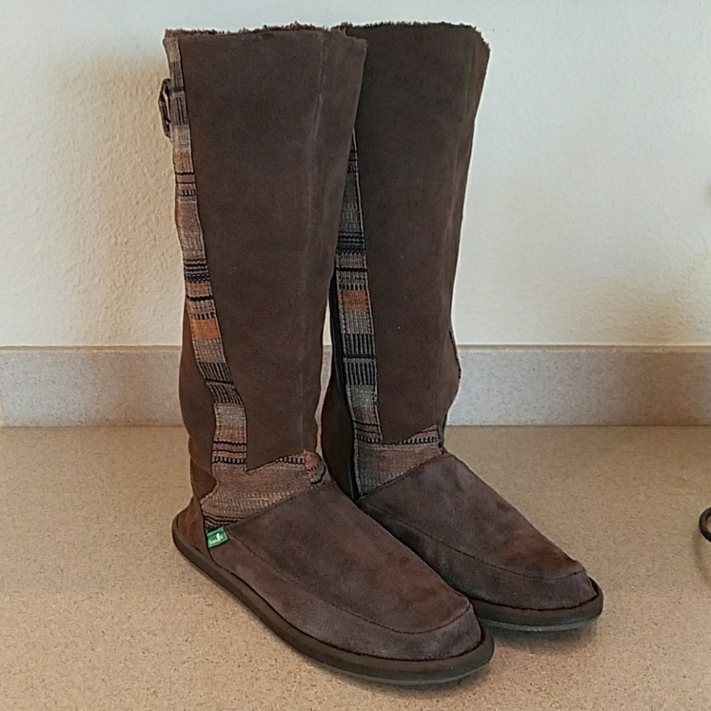 WOMAN'S SANUK BROWN SUEDE BOOTS (sz 9)